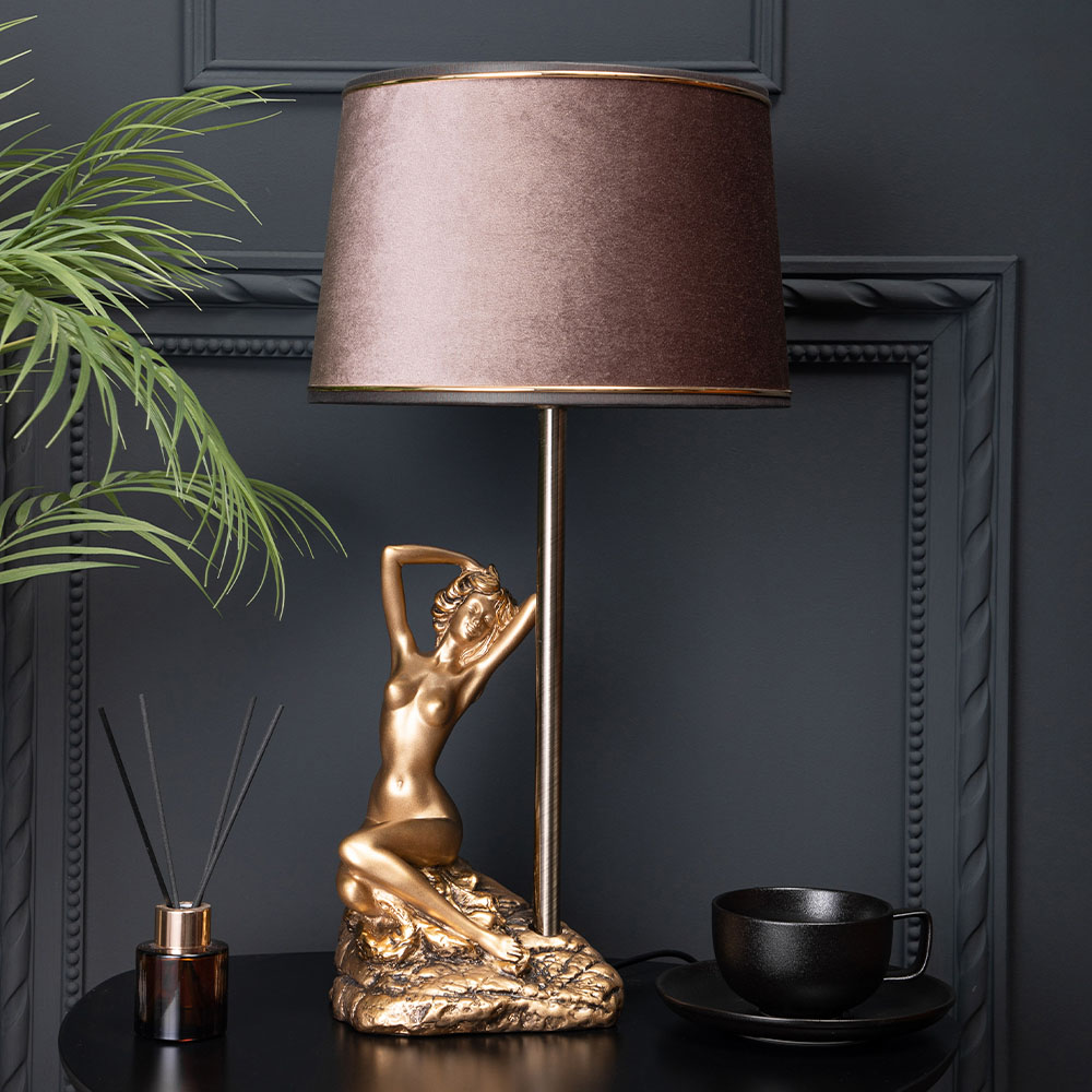 Настольная лампа Девушка на камне