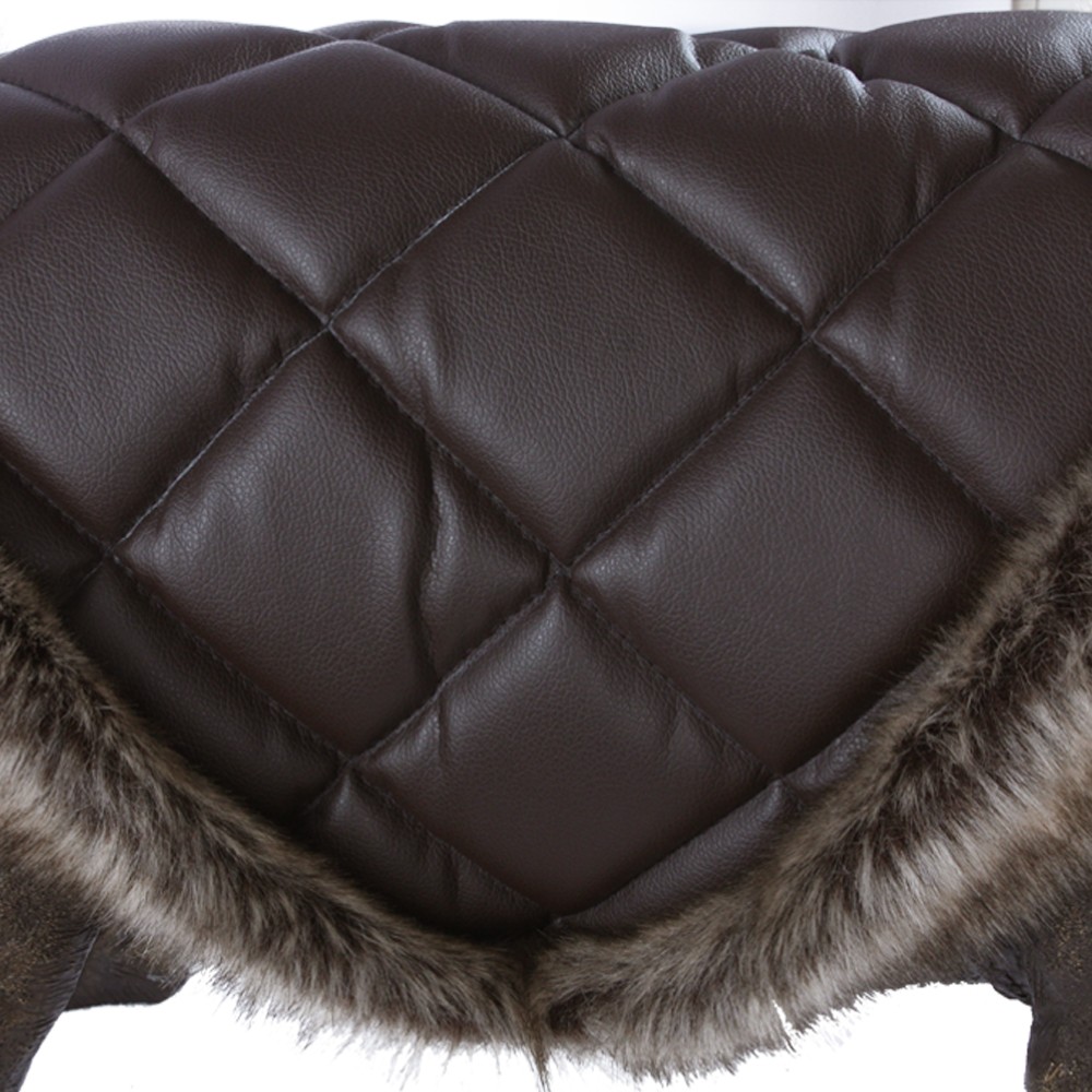 Декоративная садовая фигура Сэр Винстон Бульдог с накидкой