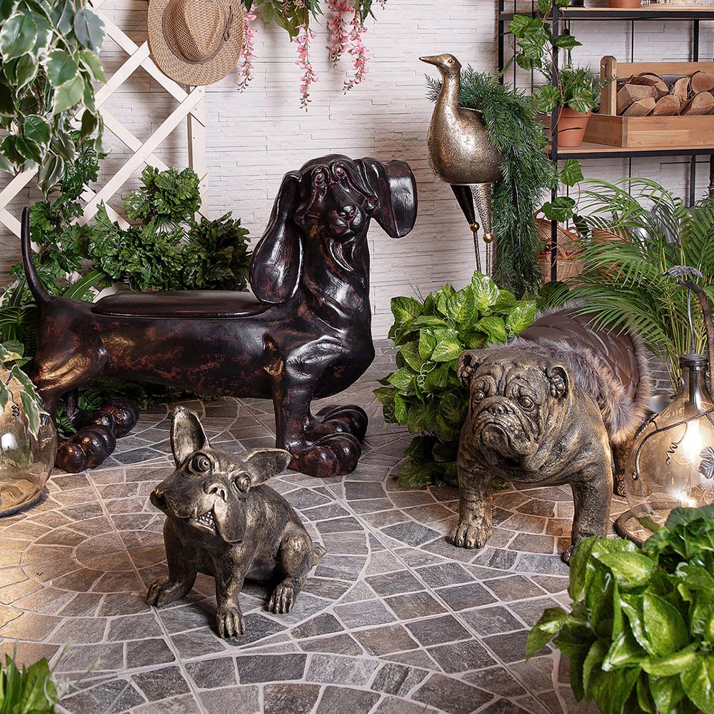 Декоративная садовая фигура Сэр Винстон Бульдог с накидкой