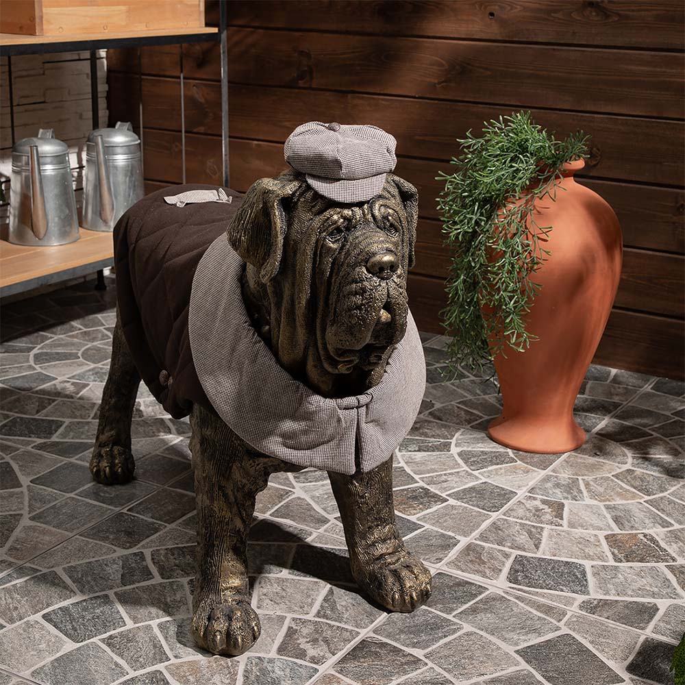 Декоративная садовая фигура Сэр Ватсон Мастиф в костюме