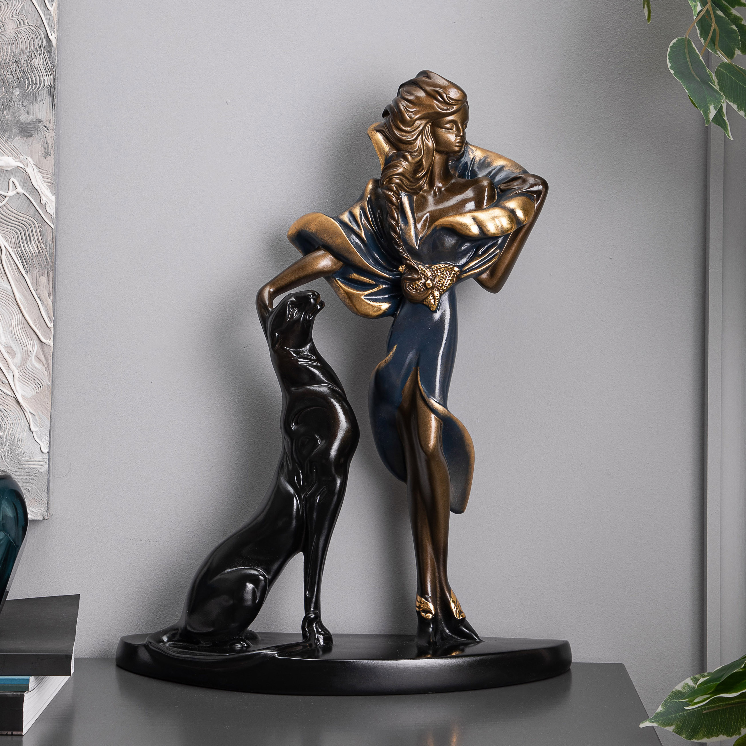 Статуэтка Девушка с пантерой 