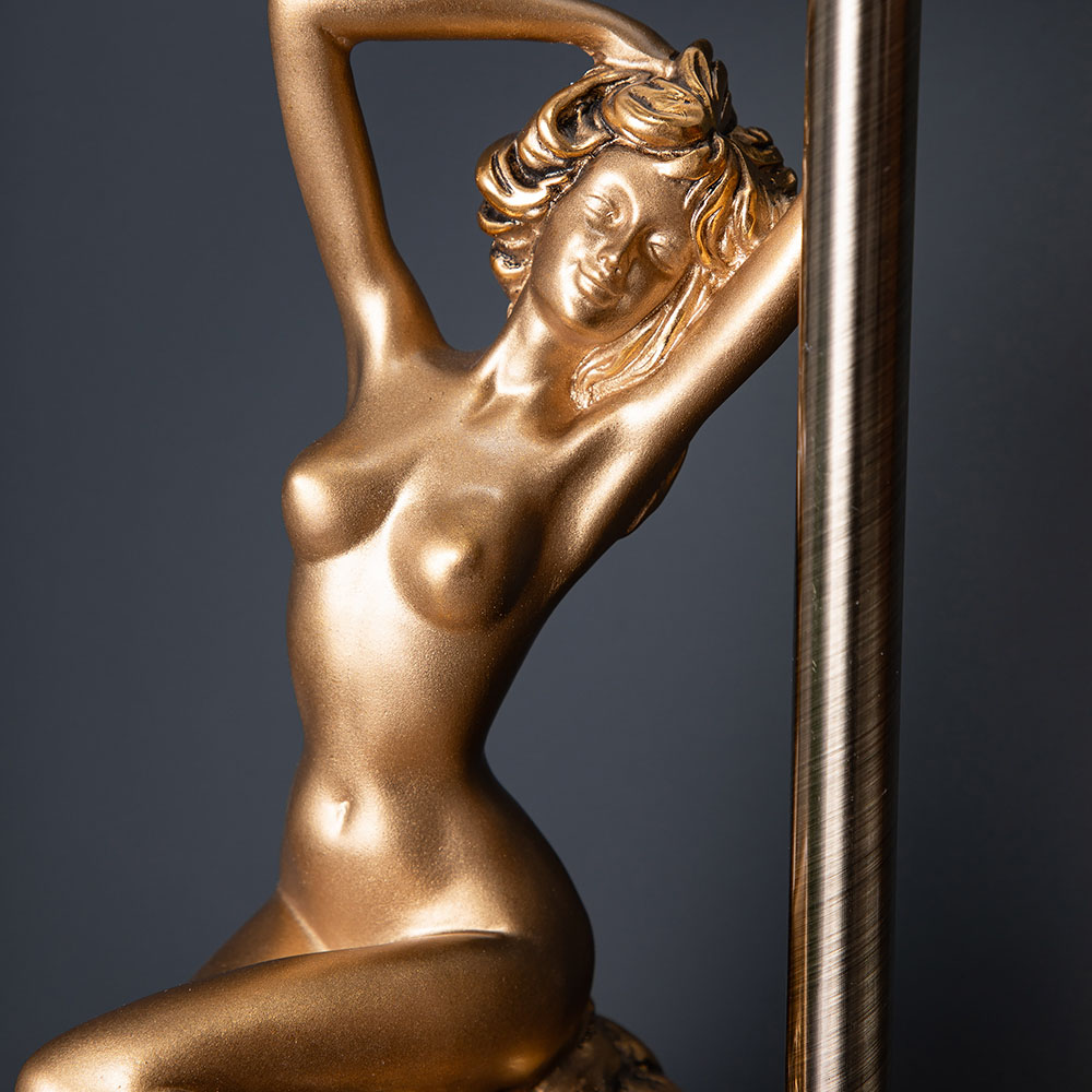 Настольная лампа Девушка на камне