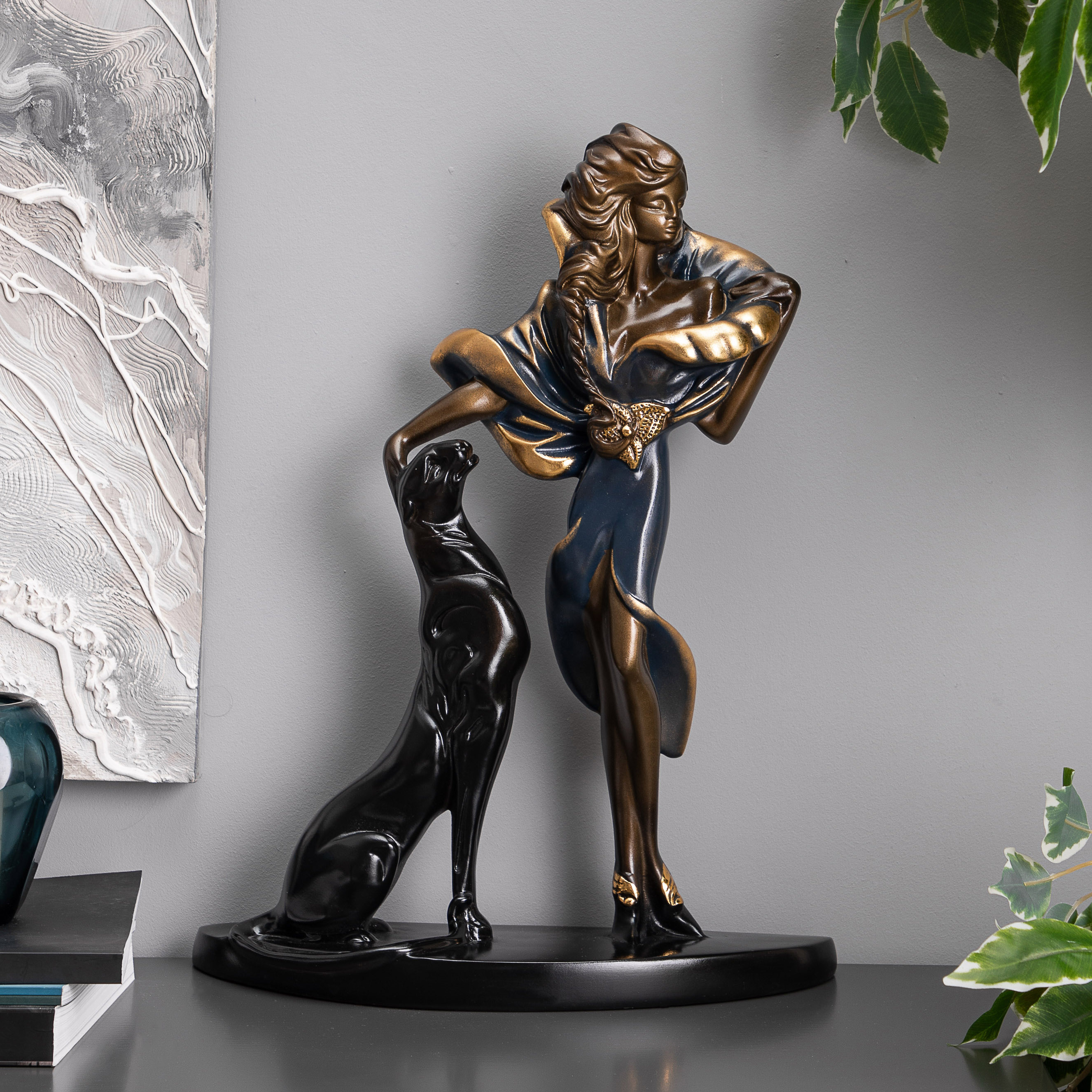 Статуэтка Девушка с пантерой 