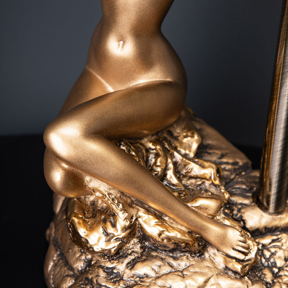 Настольная лампа Девушка на камне