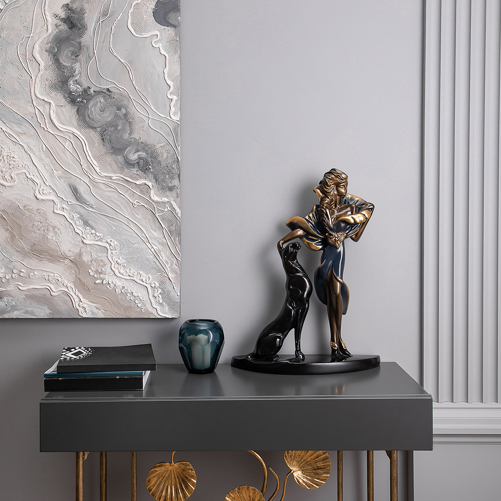 Статуэтка Девушка с пантерой 