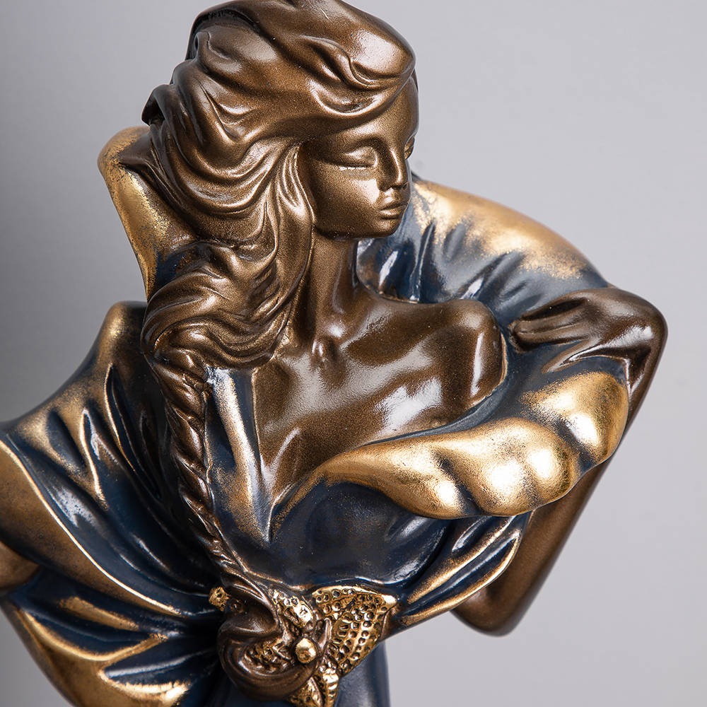 Статуэтка Девушка с пантерой 